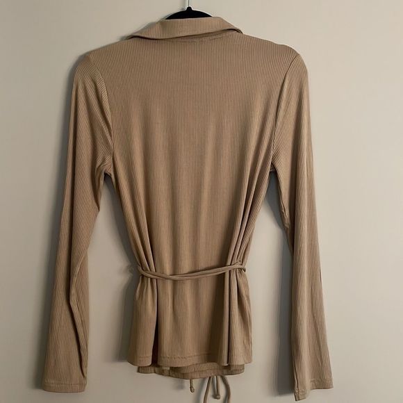 BANANA REPUBLIC WRAP RIBBED TOP - Picture 3 of 3